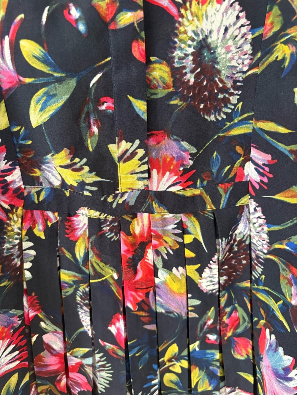 J.crew 100% silk floral popover pleated front navy multicolor blouse size large - Picture 4 of 6